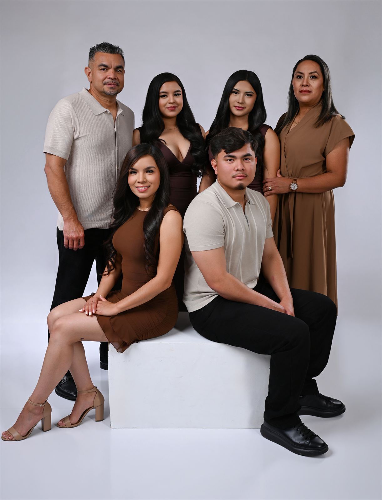 Familia en Tonos Café